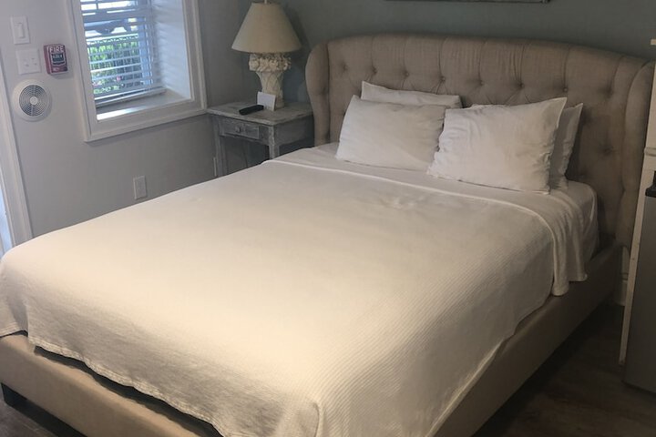 Room 27 of 74