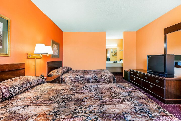Room 11 of 34
