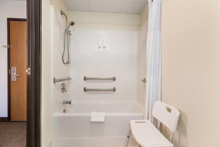 Howard Johnson Hotel & Suites by Wyndham Oacoma