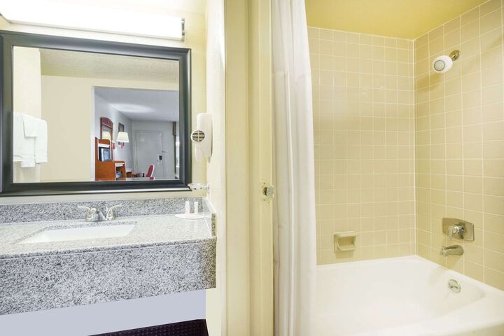Room 14 of 22