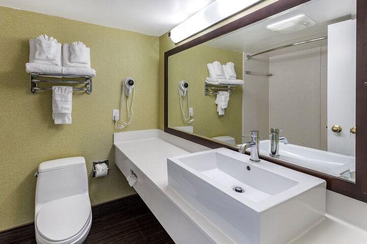 Room 4 of 15