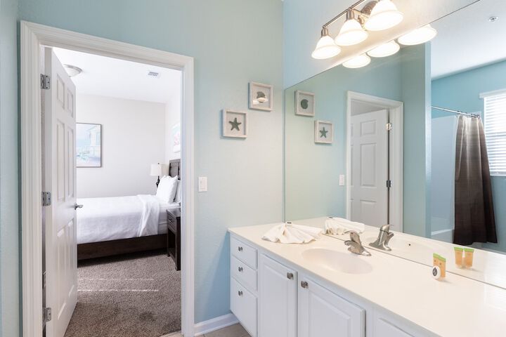 Room 43 of 120
