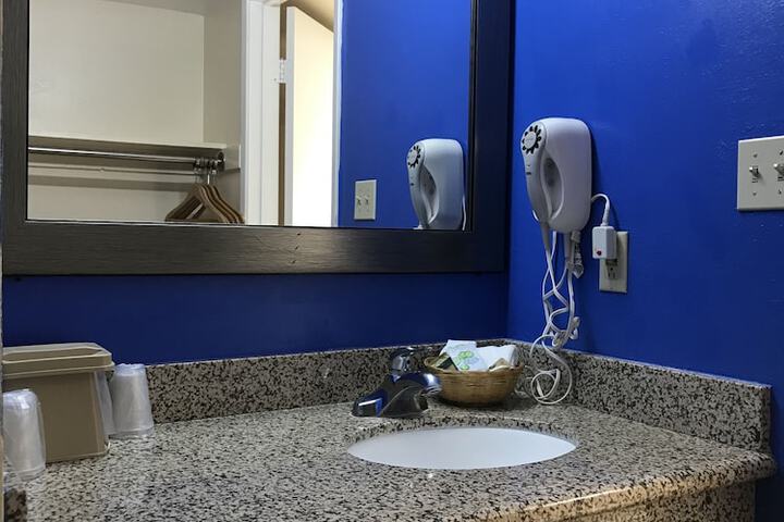 Room 14 of 40