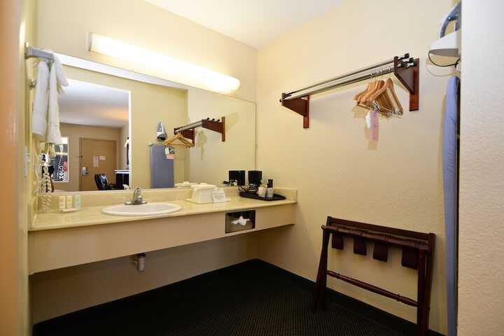 Room 19 of 52