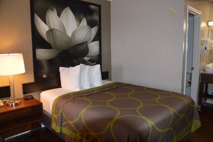 Super 8 by Wyndham Madison