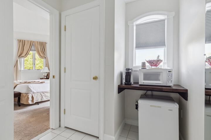 Room 28 of 129