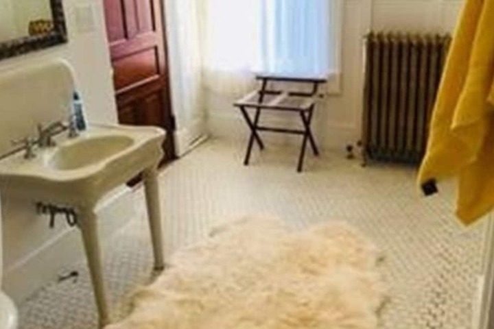 Vineyard Mansion & Carriage House Bed & Breakfast