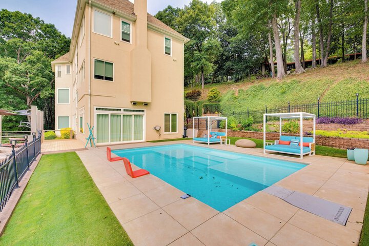 Modern Retreat w / River View in Roswell!
