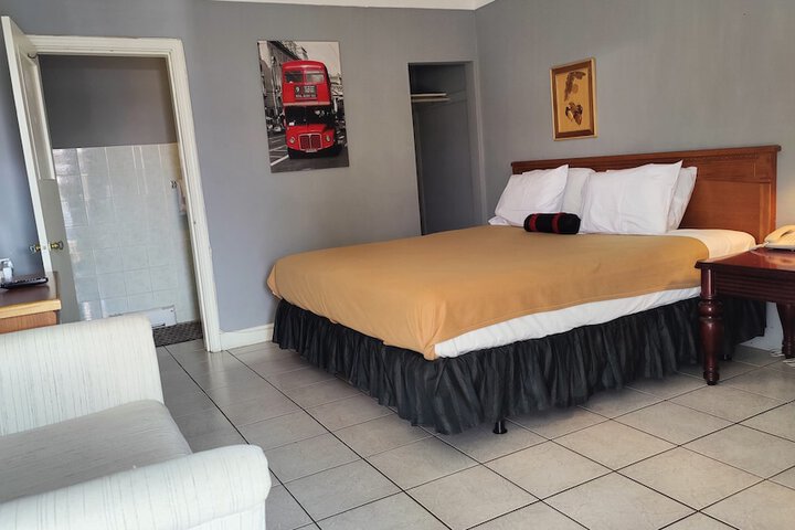 Room 14 of 22