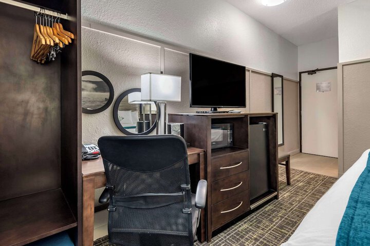 Room 11 of 28