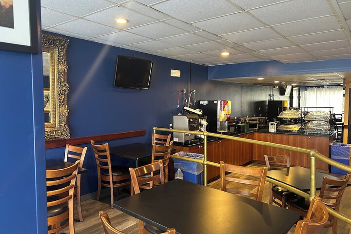 Hilltop Inn & Suites