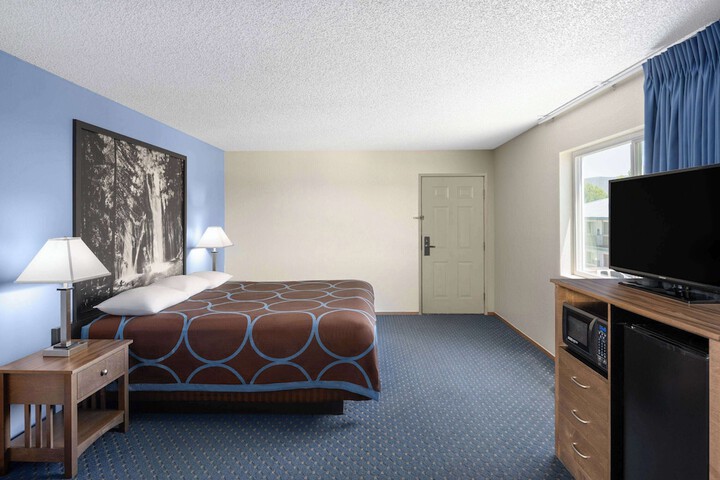 Room 34 of 40