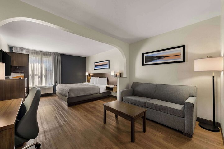 Room 33 of 49