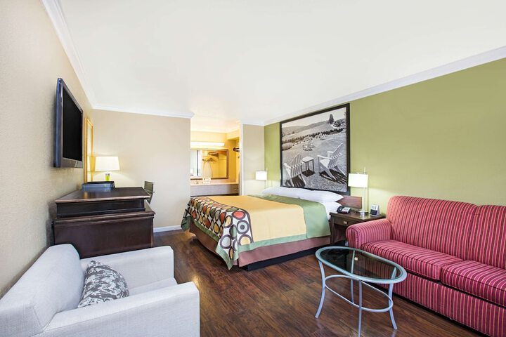 Room 16 of 34