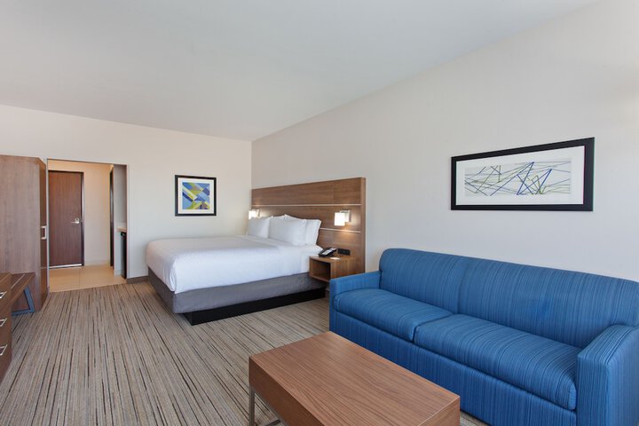 Holiday Inn Express & Suites Moses Lake by IHG