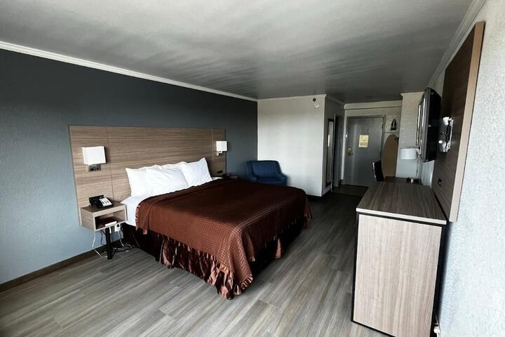 Room 2 of 11