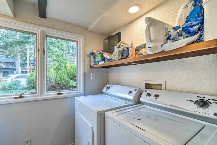 Lovely Coupeville Home w / Puget Sound Views!