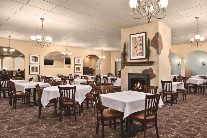 Dining 43 of 56