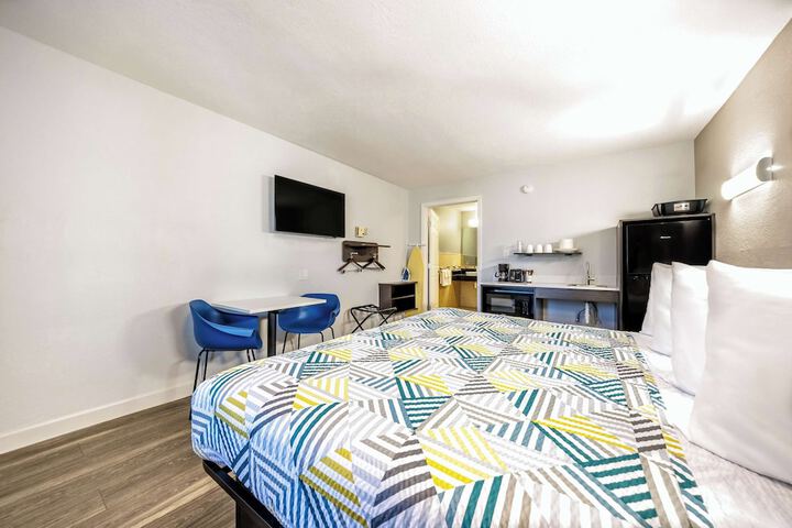 Room 21 of 27