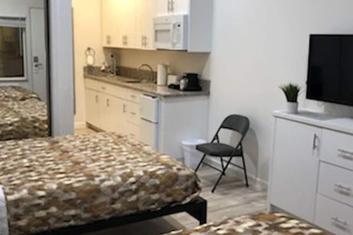Room 5 of 17