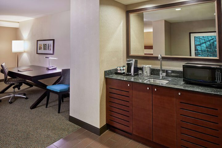 DoubleTree by Hilton Hotel Alana - Waikiki Beach