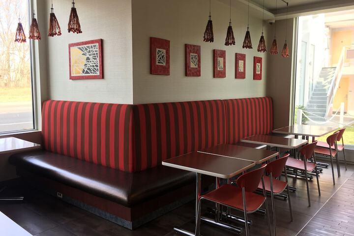 Dining 47 of 60