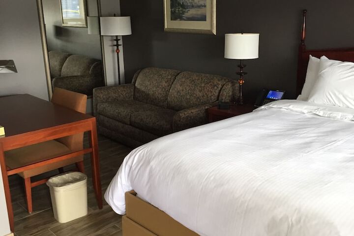 Room 8 of 16