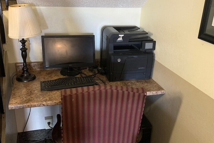 Business Center 31 of 31