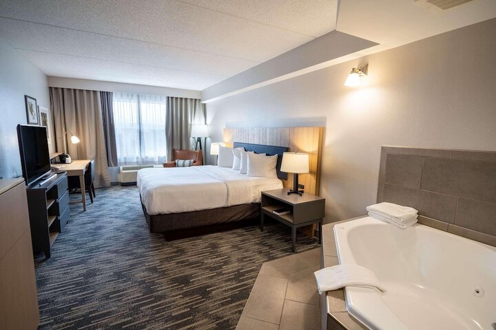 Country Inn & Suites by Radisson State College (Penn State Area), PA