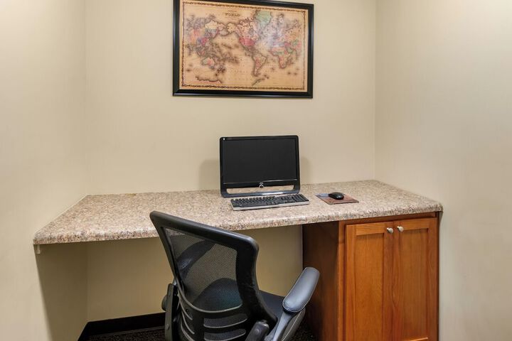 Business Center 17 of 18