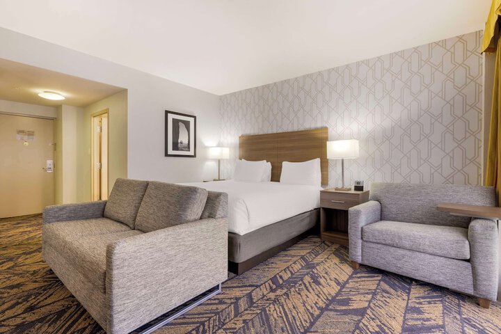 Room 33 of 37