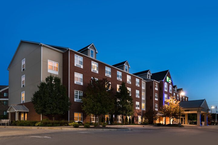 Holiday Inn Express St. Louis West - OFallon by IHG