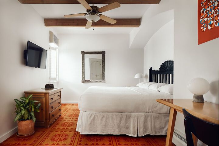 Room 48 of 80