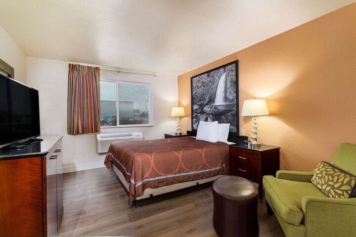 Room 52 of 68