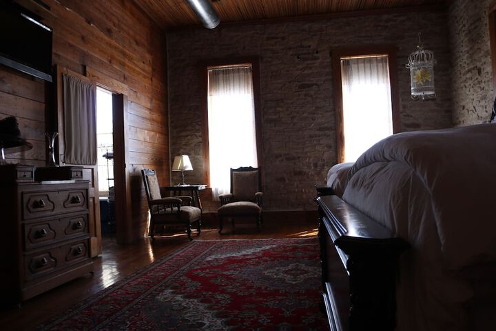 Room 60 of 74
