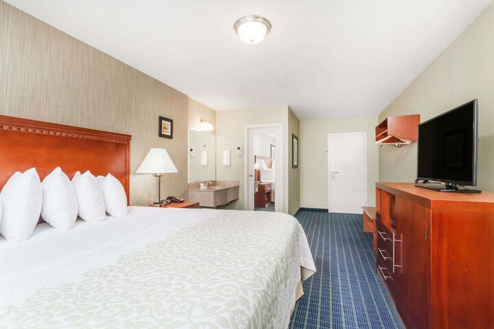 Days Inn by Wyndham Windsor Locks / Bradley Intl Airport