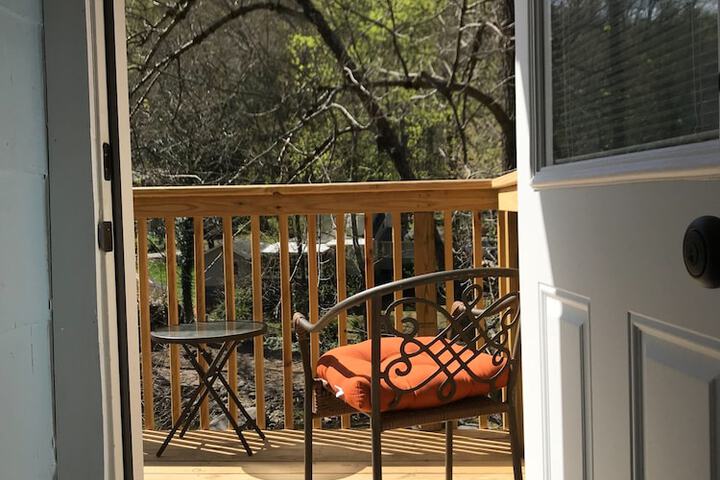 The Riverside Lodge at Chimney Rock