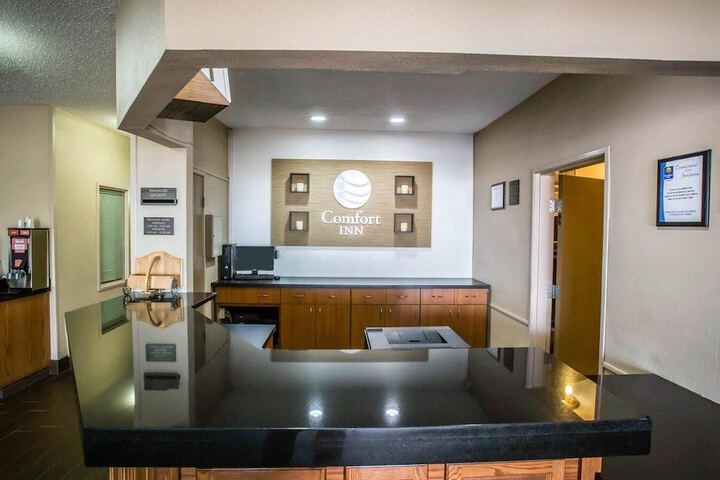 Comfort Inn Morris I-80