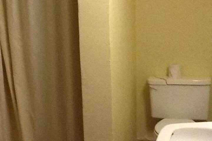 Room 21 of 28