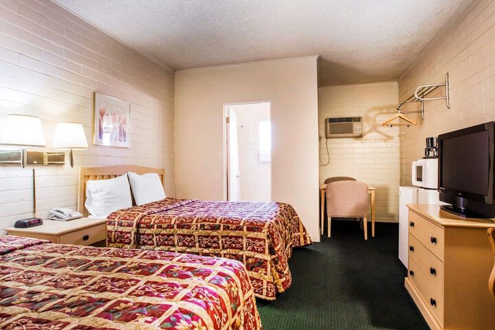 Room 15 of 19