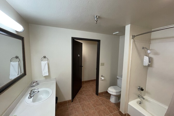Room 25 of 34
