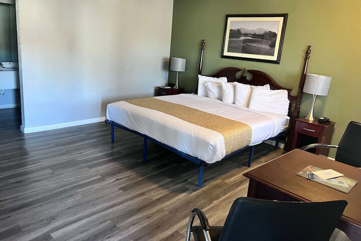 Room 10 of 34