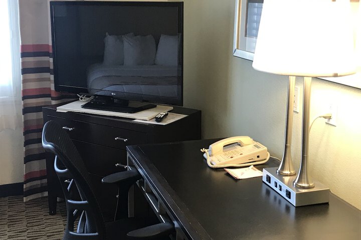 Hawthorn Suites by Wyndham Victorville