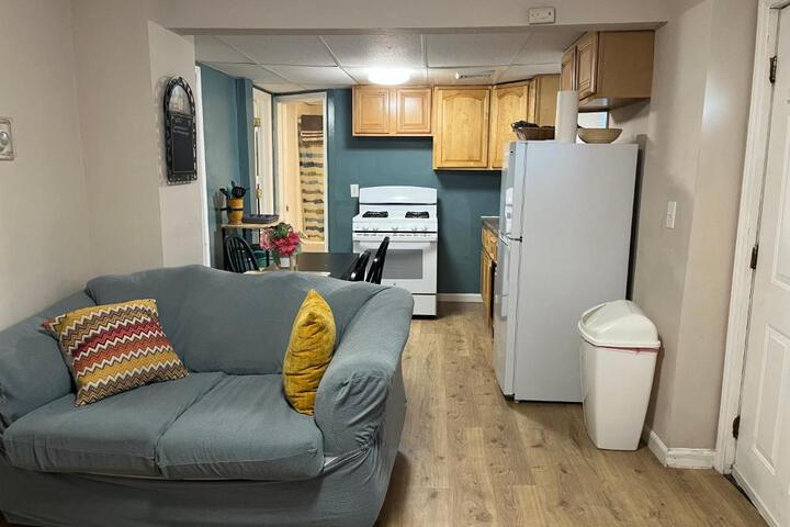 Cozy Apt near BU Lourdes, UHS