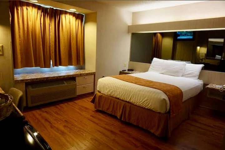 CenterWay Hotel Buffalo North Near University