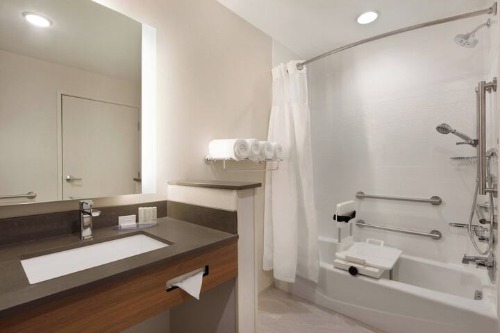 Room 15 of 27