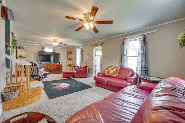 Cozy Iowa Getaway w / Patio & Fenced-in Yard!