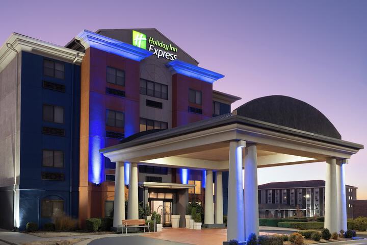 Holiday Inn Express & Suites Midwest by IHG