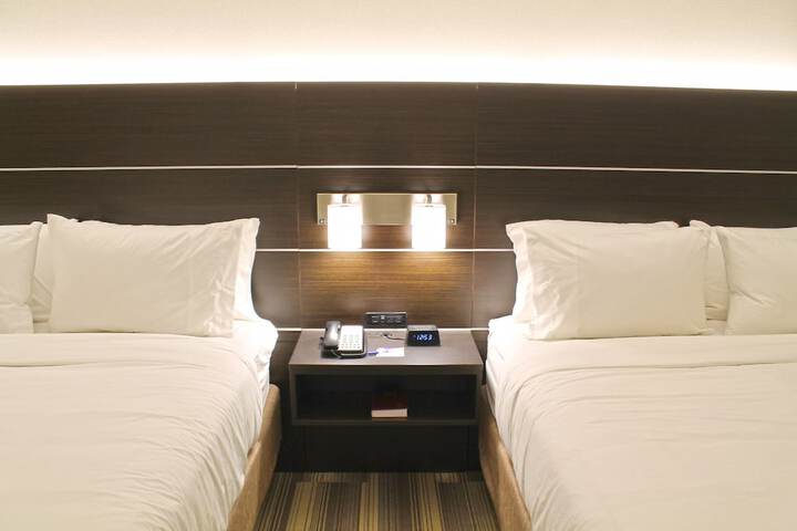 Room 28 of 63