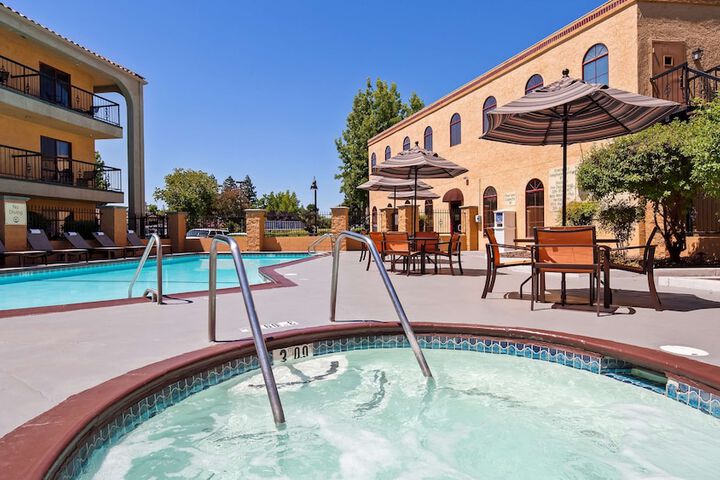 Best Western Plus Heritage Inn